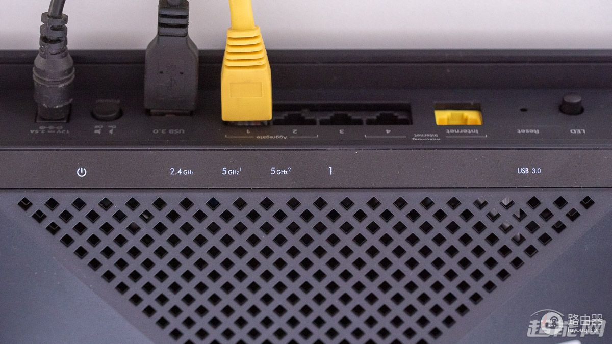 网件夜鹰AX8路由器评测：可容纳更多设备的WiFi 6路由器