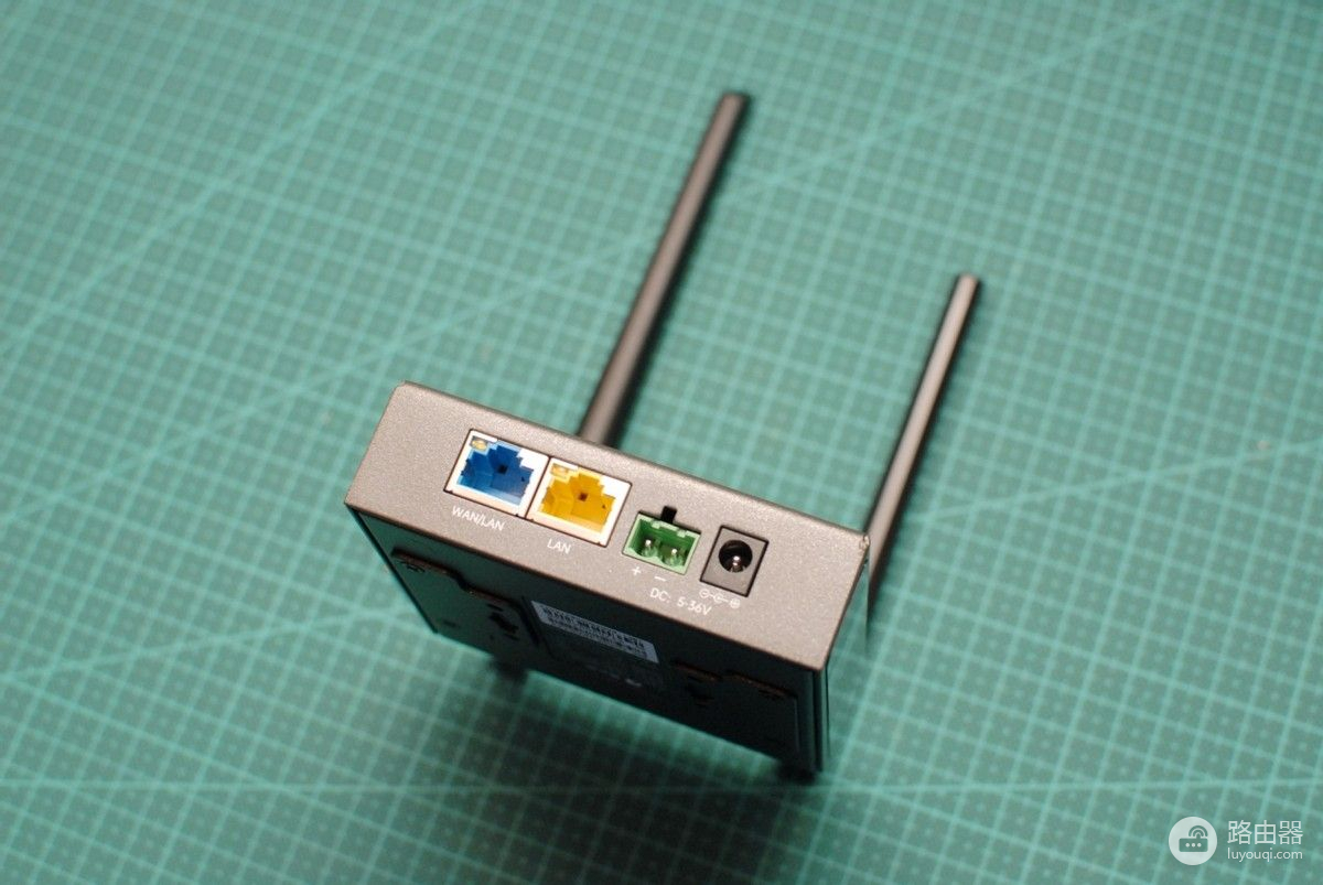 蒲公英4G工业级路由器R300A：全网通，双备份网络，支持智能组网