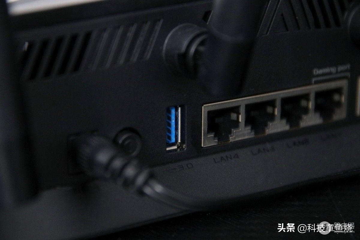 华硕TUF AX5400电竞路由器，给游戏加速之余还能组建网络存储