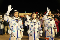 神舟十三号径向对接有多难？空间站充当路由器，两项技术促成对接