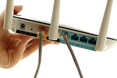 wifi路由器绑上电池(路由器上如何绑电池)