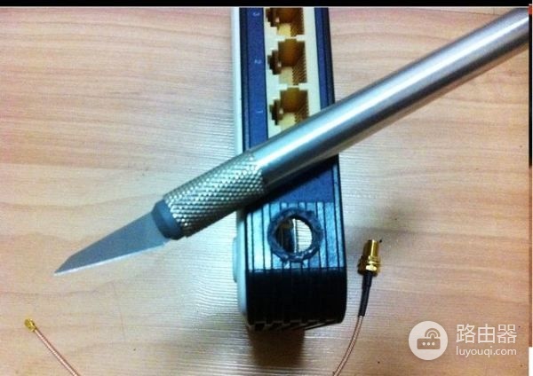 无线路由器外置天线怎么装(无线路由器如何加装外接天线)
