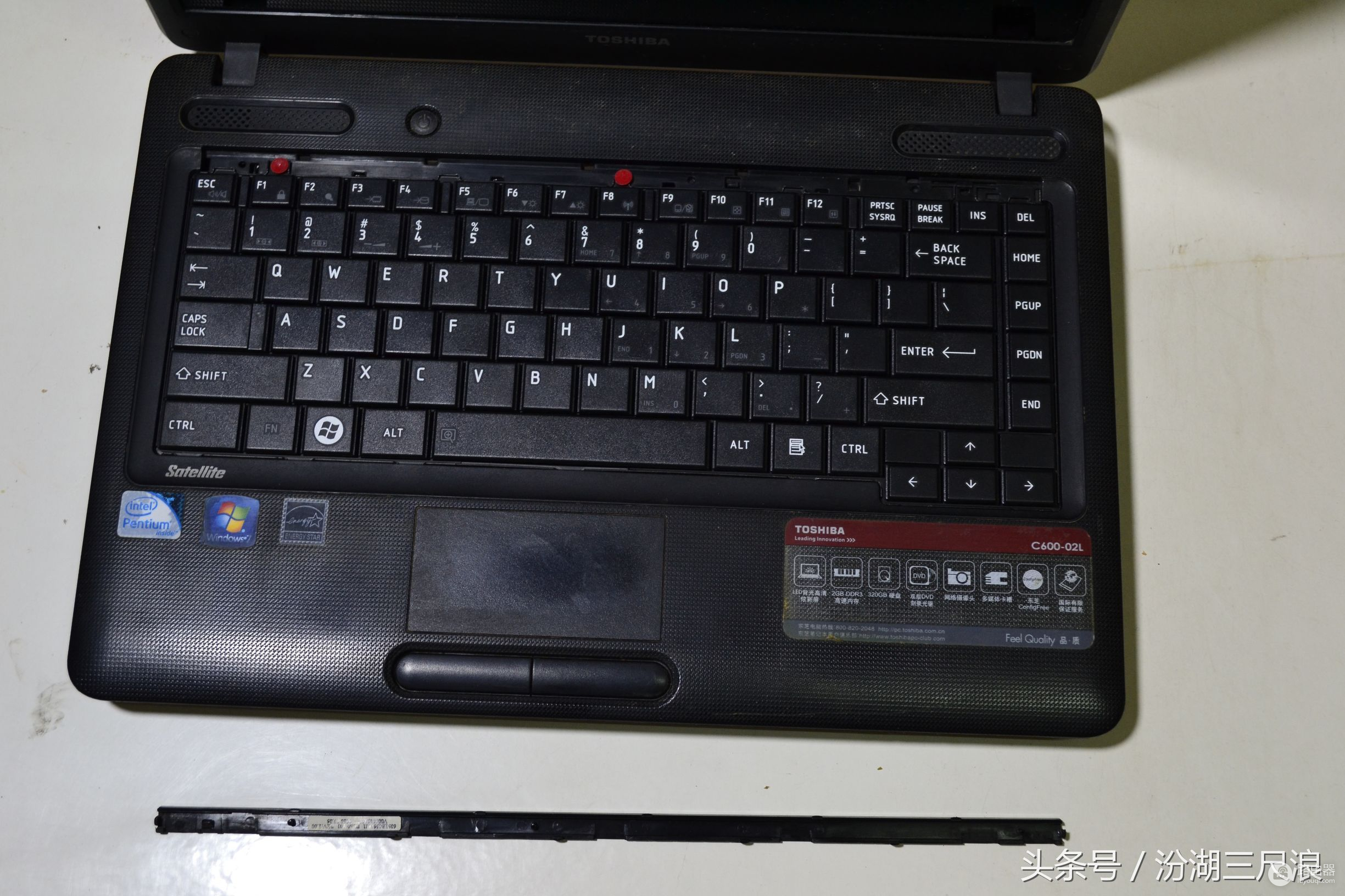 东芝C600笔记本电脑拆机图解(如何拆解笔记本电脑)