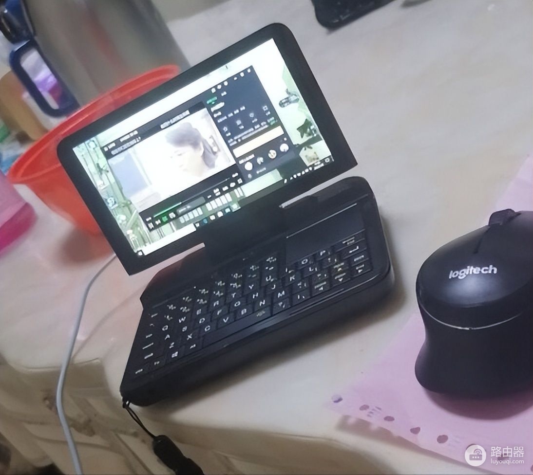 真的有这种超小型电脑(小型的笔记本电脑)