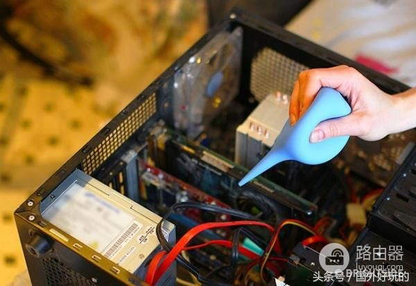 清除计算机中灰尘和污垢的6种简单方法(电脑灰尘如何清理)