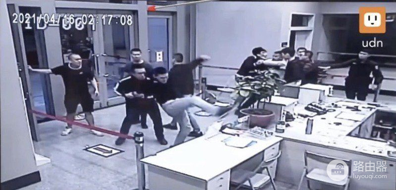 台媒：10个黑衣人闯警局砸毁电脑，“松山之乱”唯一被告获刑6个月