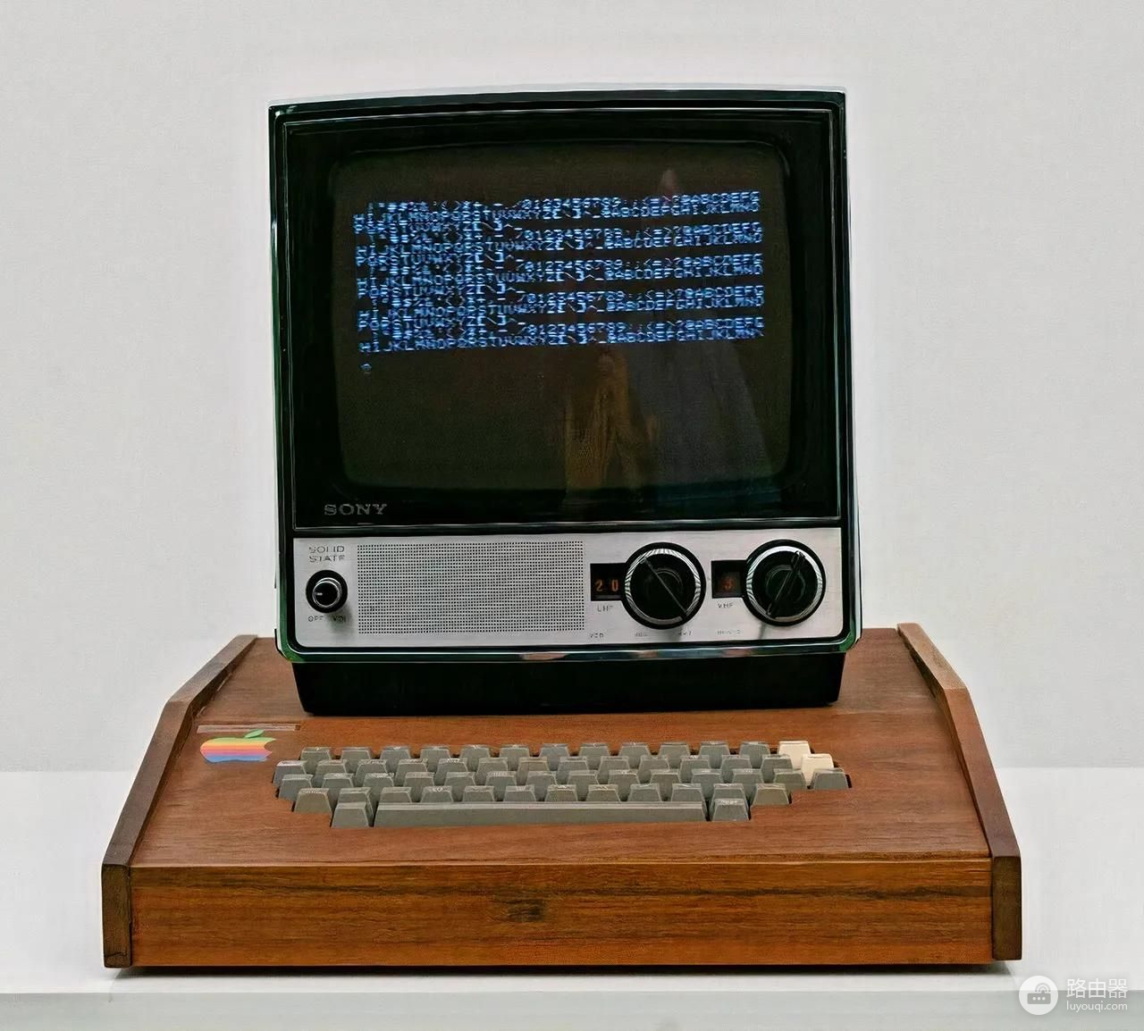 1978年他用4200元买下一台电脑，43年后价格涨到960万