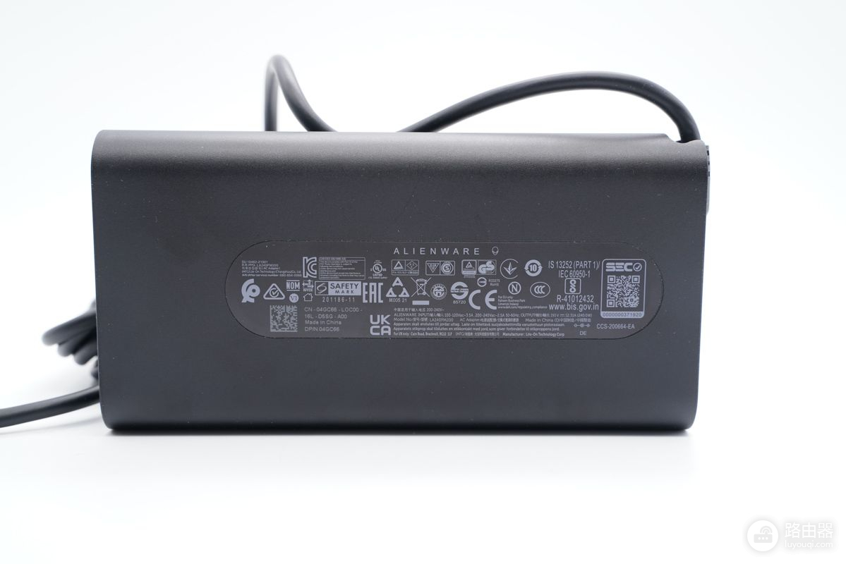 外星人笔记本电脑标配240W电源拆解(外星人笔记本拆解图)