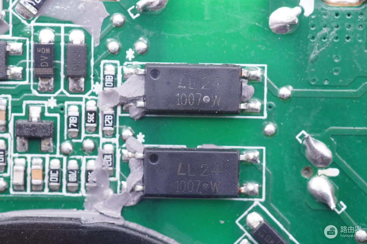 外星人笔记本电脑标配240W电源拆解(外星人笔记本拆解图)