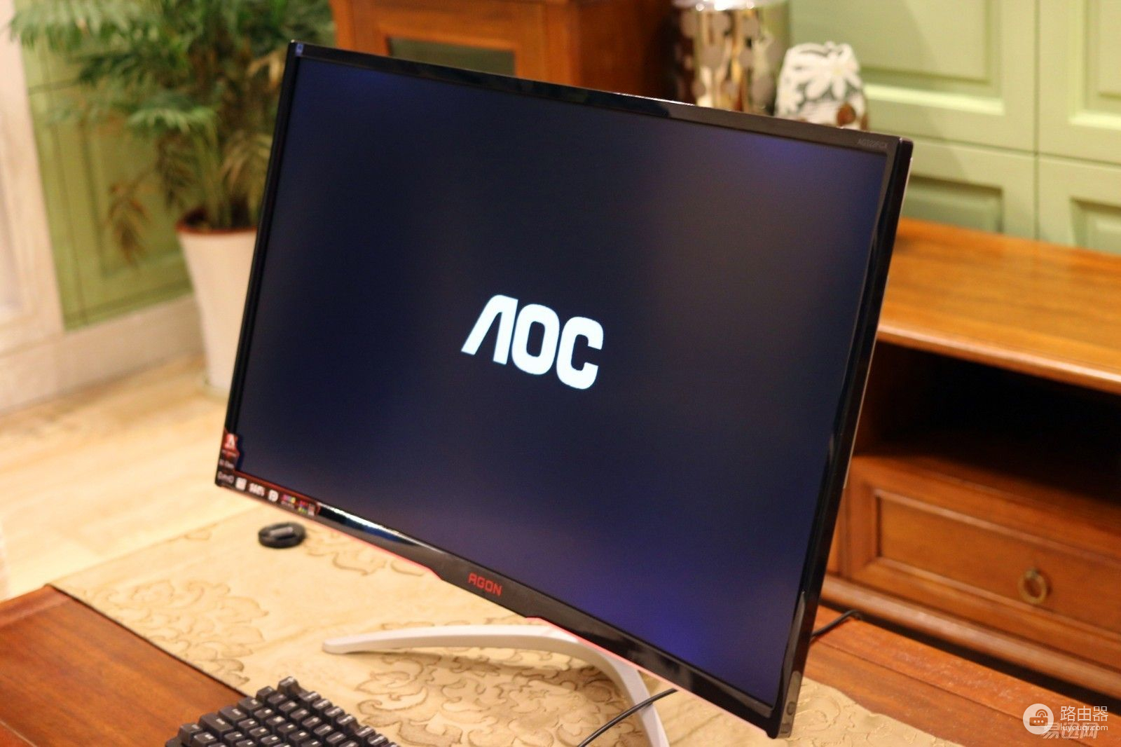用AOC电竞曲面显示器打游戏是什么感觉？