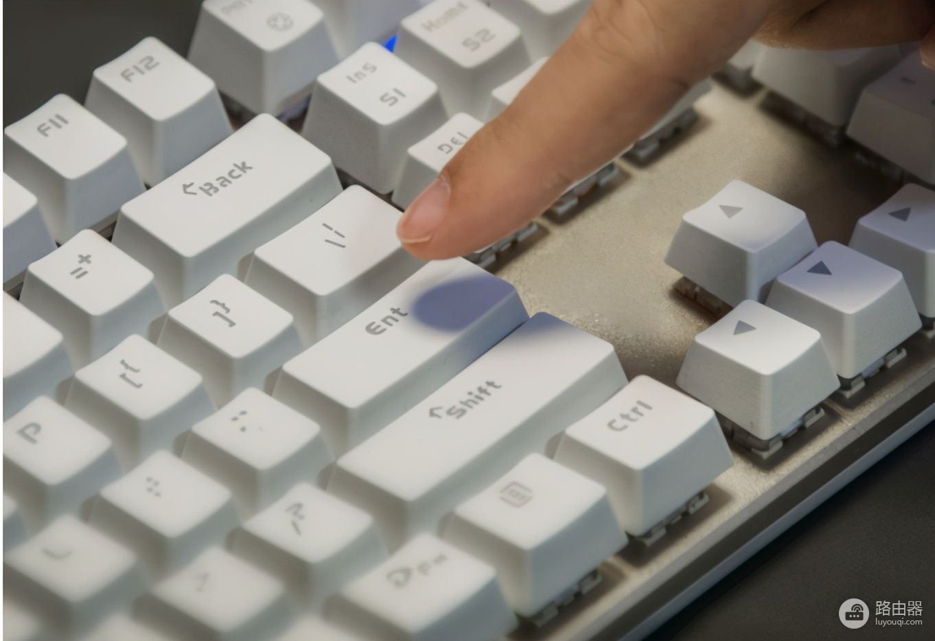 键盘上的哪些键可以当鼠标右键使用键盘哪个键可以代替鼠标右键和左键