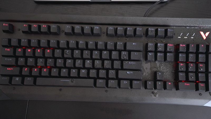 高端游戏玩家机械键盘怎能不防水(机械键盘防不防水)