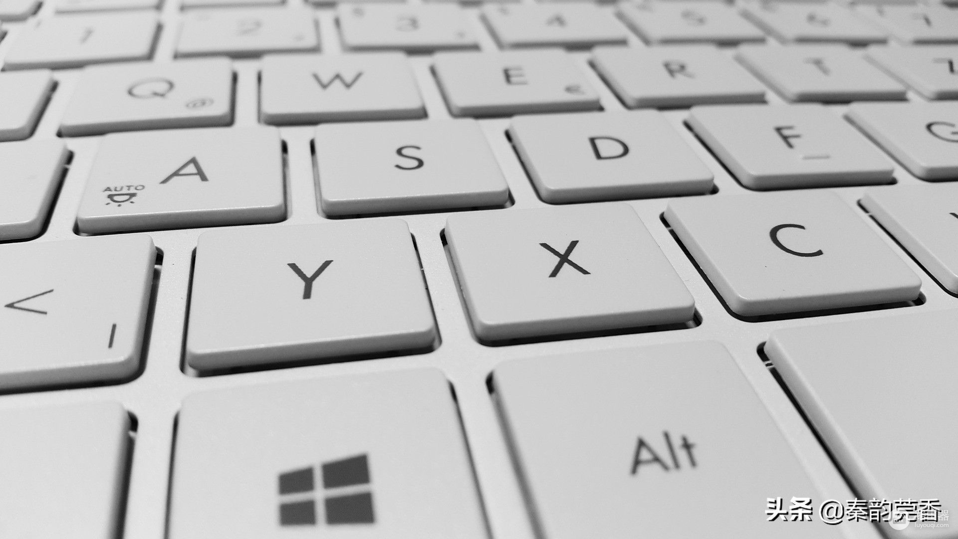 电脑键盘上实用的8个按键功能强大(键盘各个按键功能)