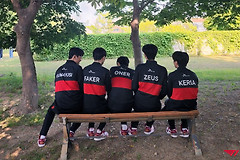 Faker换了好几台电脑了！T1凌晨空运电脑解决选手掉帧问题