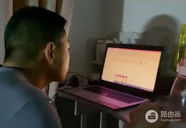 山东一男子帮女友清电脑，发现C盘文件爆满，杀毒软件就有20多个