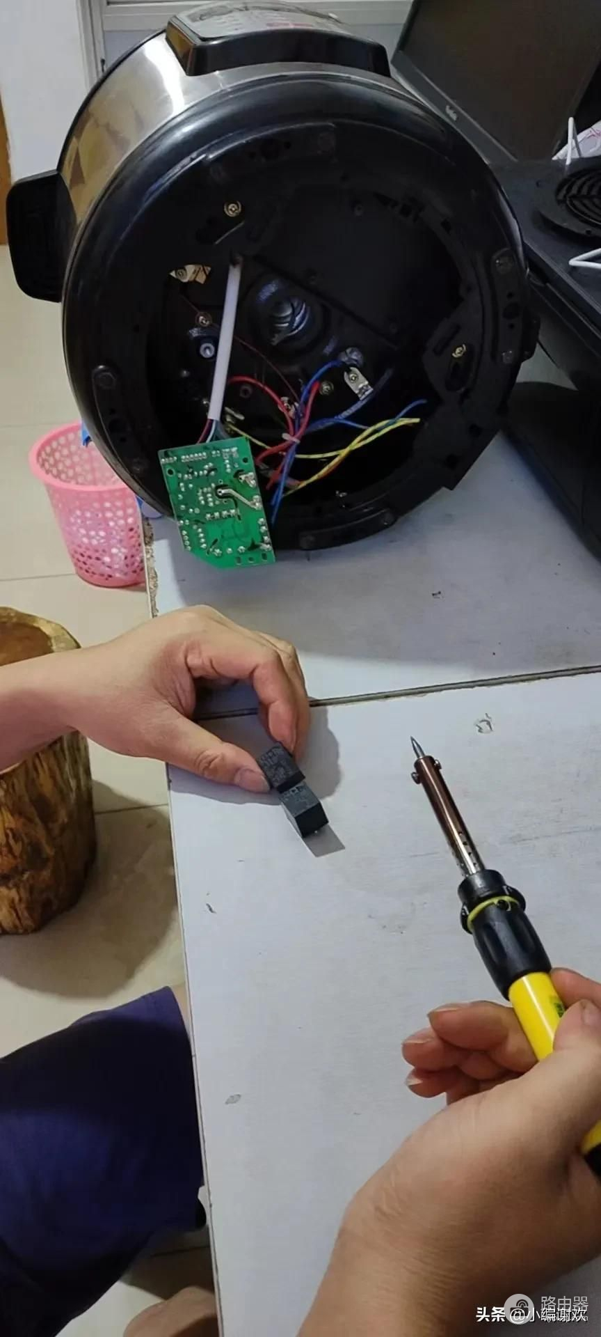 太特别了！粉丝要求修电脑的小编修电饭锅，没万能表怎么修电饭锅