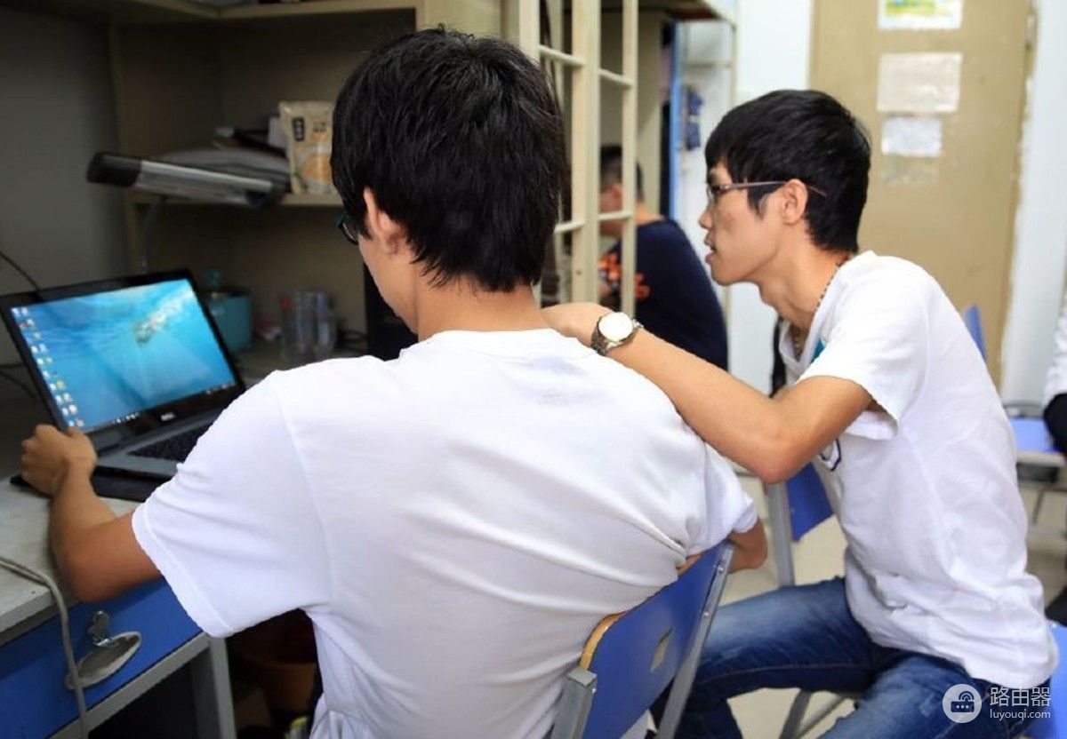 刚进入大学的学生有必要买笔记本电脑吗(刚进入大学的学生有必要买笔记本电脑吗英文)