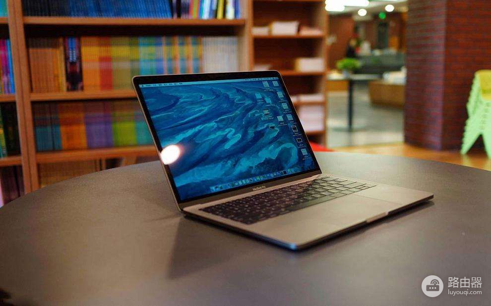 MacBook Pro全新专利曝光，终于摆脱了万年大黑边