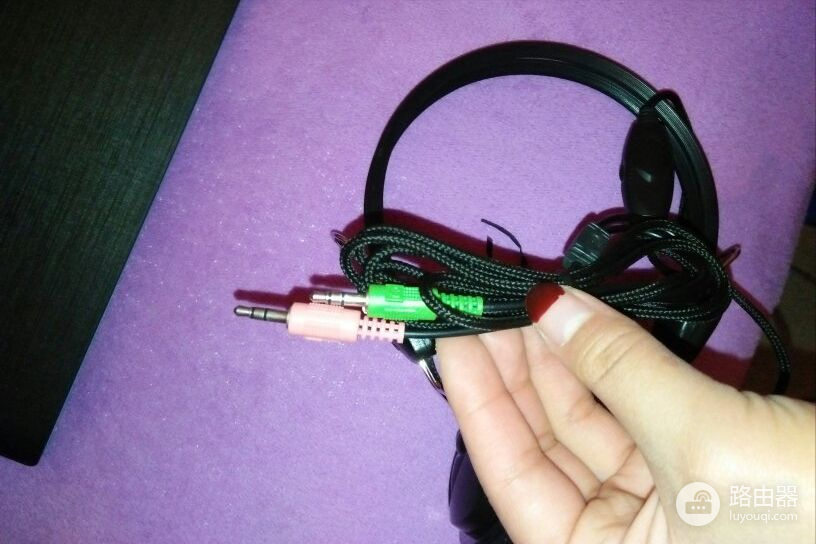 耳机线路的粉色和绿色怎么插(耳机线路的粉色和绿色怎么插电脑)