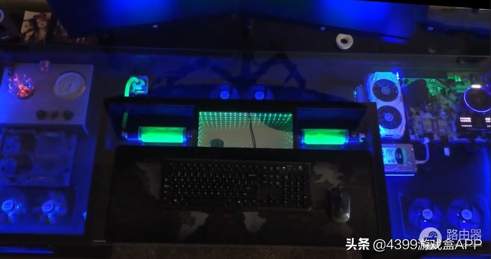 镶在桌子里的电脑(电脑镶嵌在桌子里)