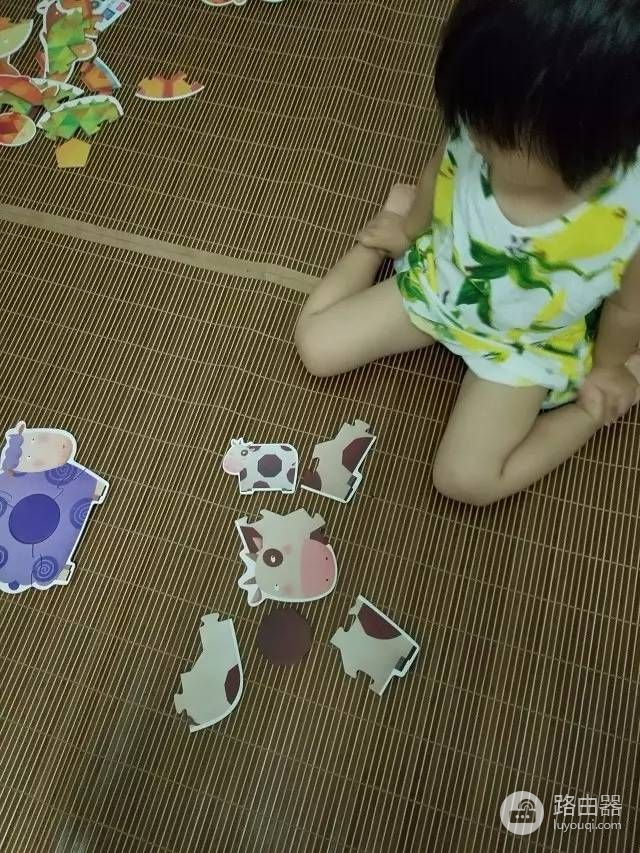 2岁半的宝宝玩拼图从零基础到神操作，只用了2天，因为这盒神器