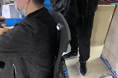 电脑买没多久出现奇怪现象，插电源风扇就会狂转，客户：假电脑