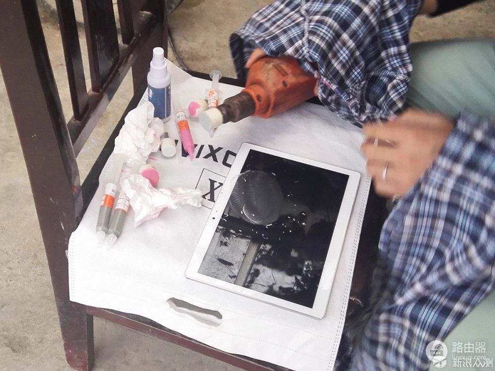 自己动手修复屏幕划痕及建议(电脑划痕如何修复)