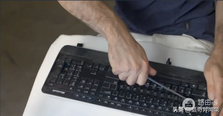 这个男人用电脑键盘绘制各种世界名画(如何画电脑键盘)