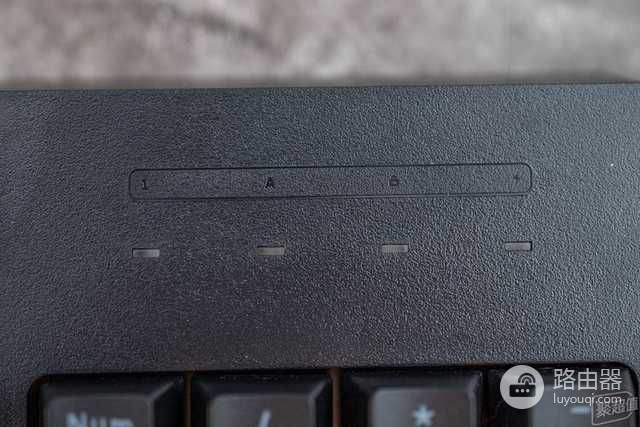 雷柏V708多模式无线游戏键盘评测：平价可编程的蓝牙机械键盘