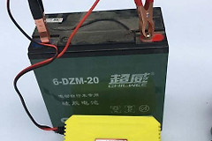 摩托车是如何给电瓶充电(怎么给摩托车电瓶充电)