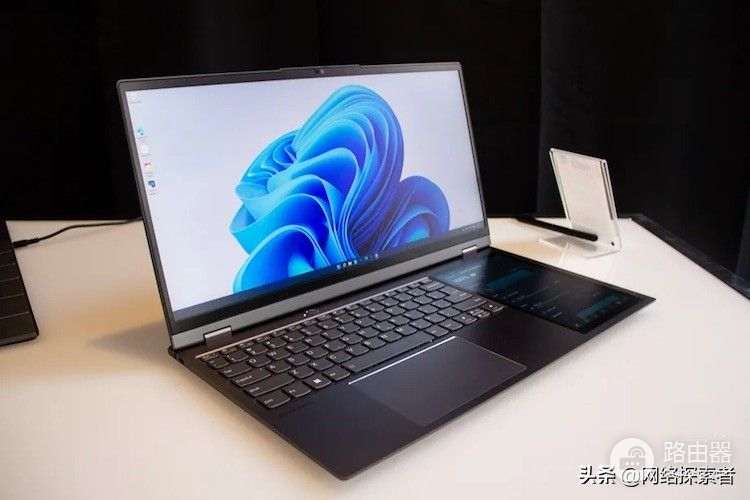 联想电脑怎么双屏幕显示(联想推出两个屏幕的笔记本电脑ThinkBook Plus Gen 3)