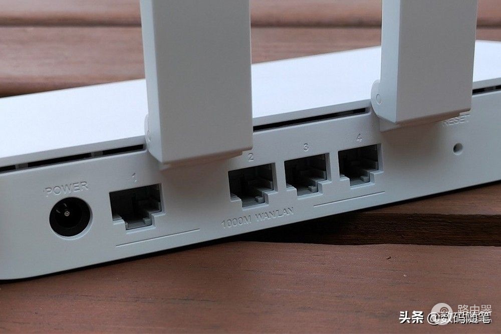 华为与荣耀路由器怎么组网(荣耀路由4 Pro和华为路由AX6作比较,选哪款更好?)