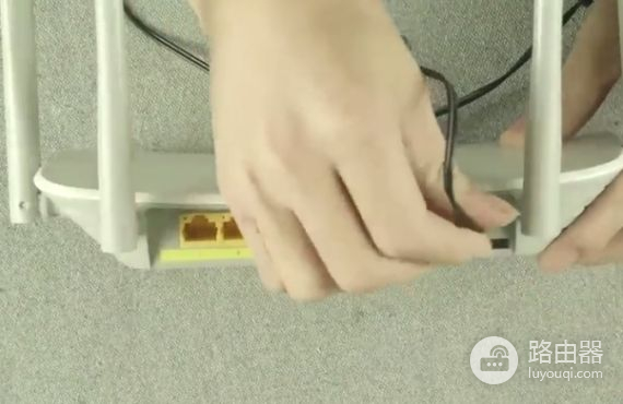 怎么把路由器充电头换成USB插口(家中路由器如何更换)
