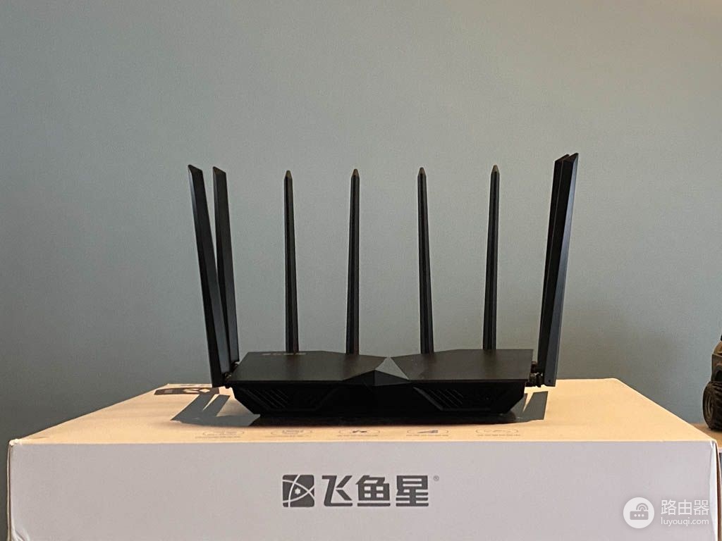 八根天线可接设备多，飞鱼星家用无线路由器测试