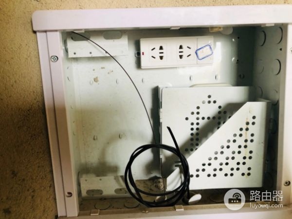 路由器上面光信号闪红灯怎么解决(路由器上面的光信号一直闪红灯该怎么办)
