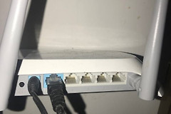 路由器上可以直接插网线连上网吗(怎样用一根网线连接电脑和路由器上网)