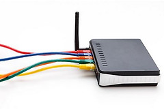 wifi网络延迟高怎么办(用无线路由器玩游戏延迟很高怎么办)