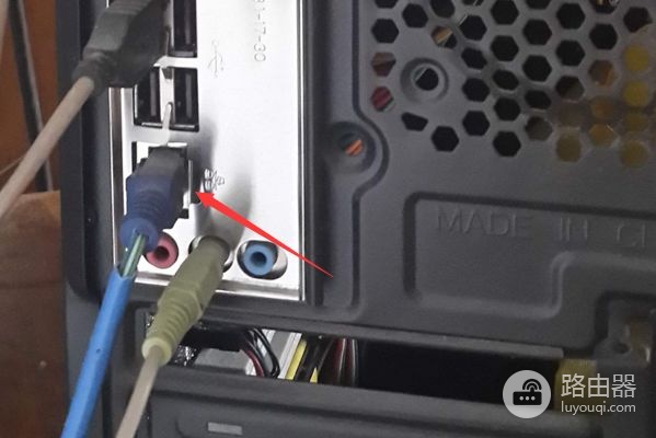 网线路由器和交换机之间用什么线连接(请问千兆交换机与千兆路由器怎样连网线)