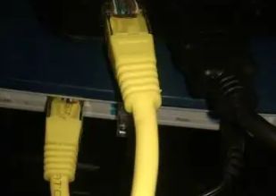 一颗网线怎么连接两个路由器(要如何接两个路由器)
