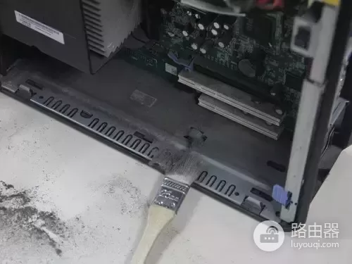 手把手教你如何电脑清灰(如何对电脑硬件清灰)