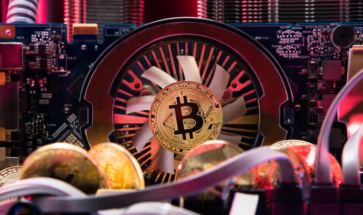 挖矿设备怎么选更合适?比特币与山寨币挖矿方式对比