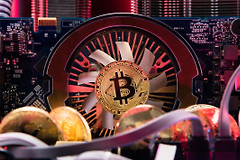 挖矿设备怎么选更合适？比特币与山寨币挖矿方式对比