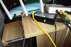 路由器下行一直闪怎么回事（路由器下行一直闪什么原因）