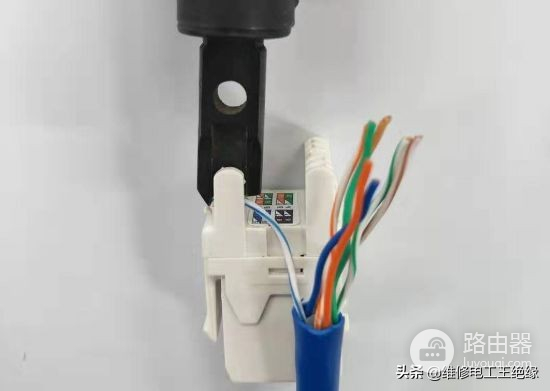 wifi插座怎么连接(家装电工必备技能-网线插座怎么接？)