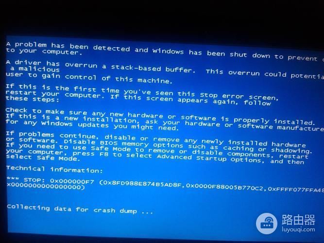 电脑里的C盘删除后出现蓝屏怎么办