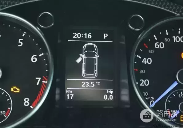 中控大屏和行车电脑显示屏有什么区别(中控大屏和行车电脑显示屏有什么区别吗)