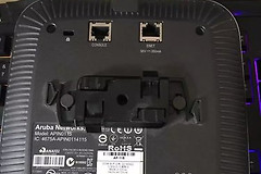 aruba路由器怎么卡入支架（aruba路由器卡入支架方法）